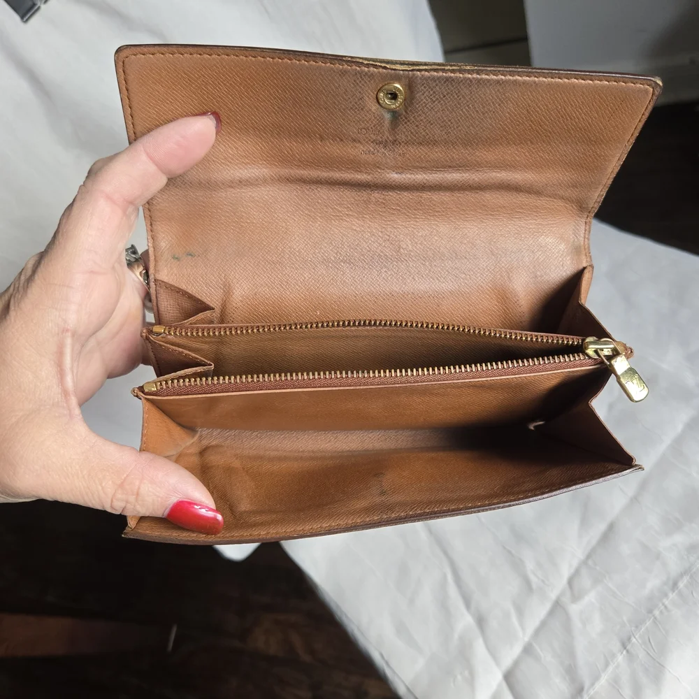 Louis Vuitton Monogram Sarah Wallet - Picture 6 of 13